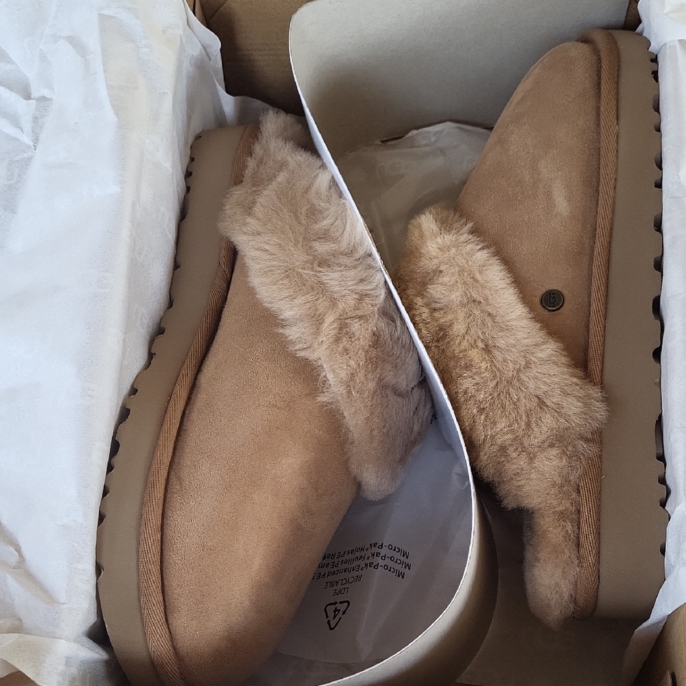 UGG Women's Classic Slippers II in Tan with Plush Fur - Picture 4 of 9